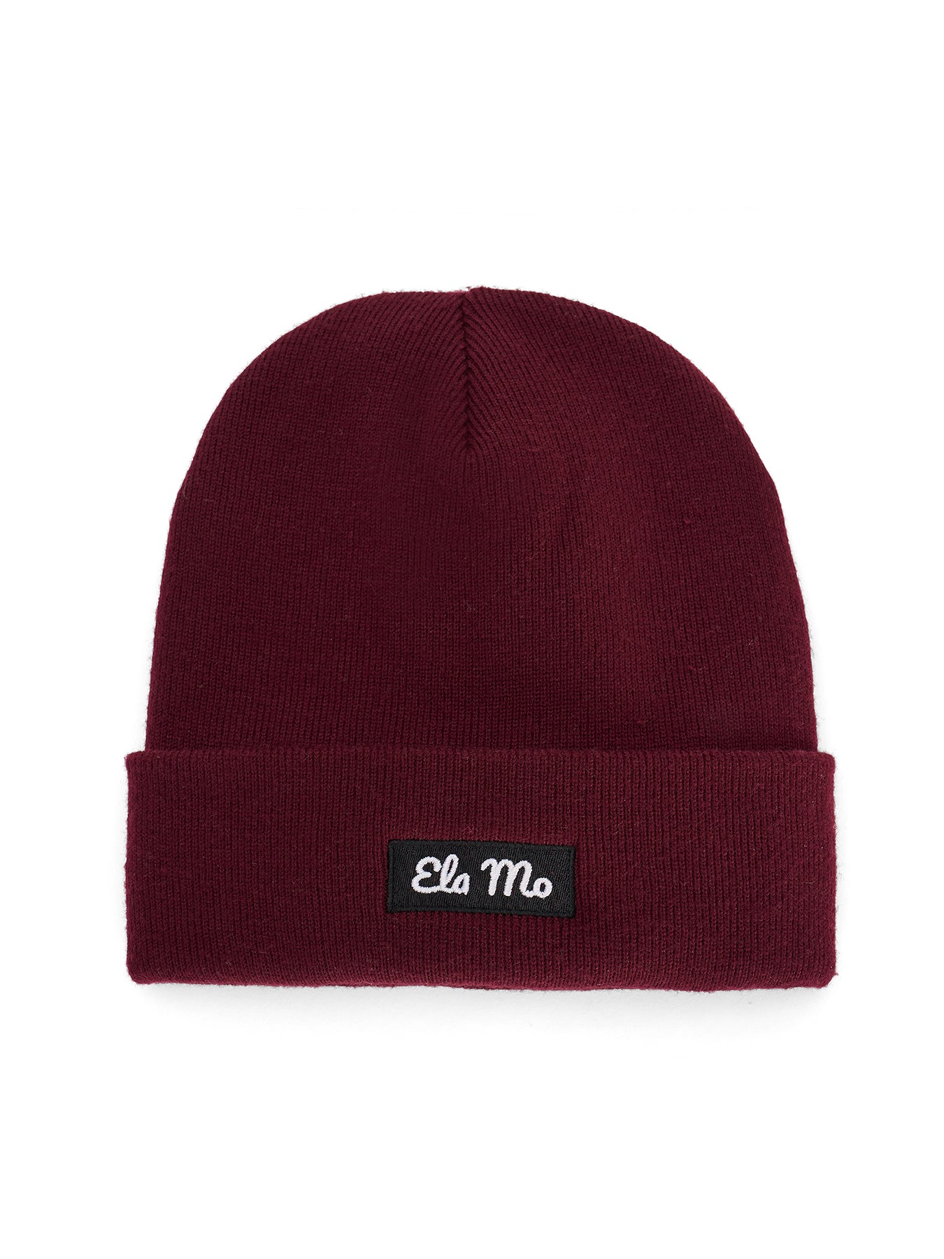 Ela Mo™ Beanie | Burgund. Eine warme Mütze in Burgunderrot mit Herstellerlogo auf weißem Hintergrund.