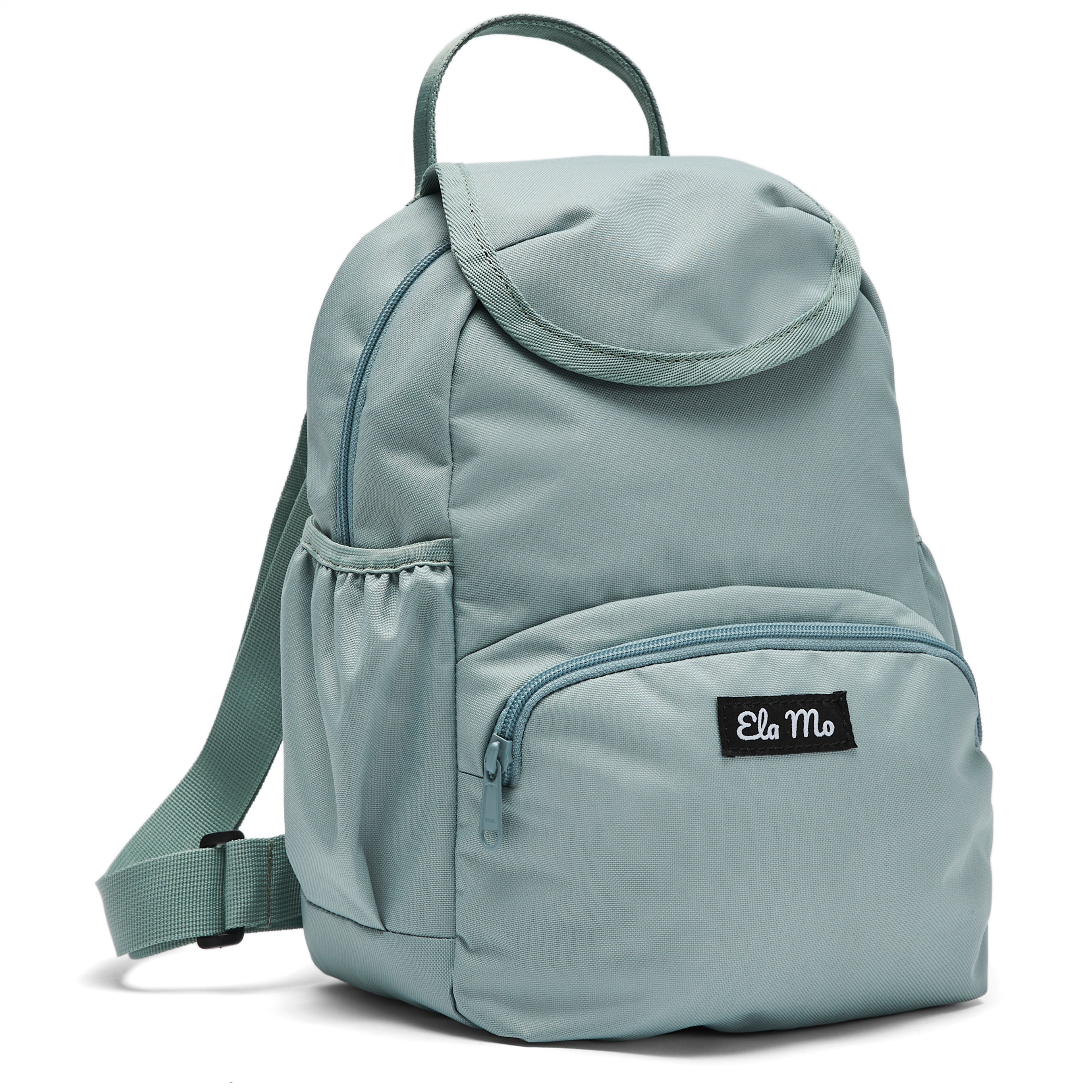 Ela Mo™ Mini Rucksack | Old Mint. Kleiner Rucksack mit Außenfach und Herstellerlogo vorne auf weißem HIntergrund.