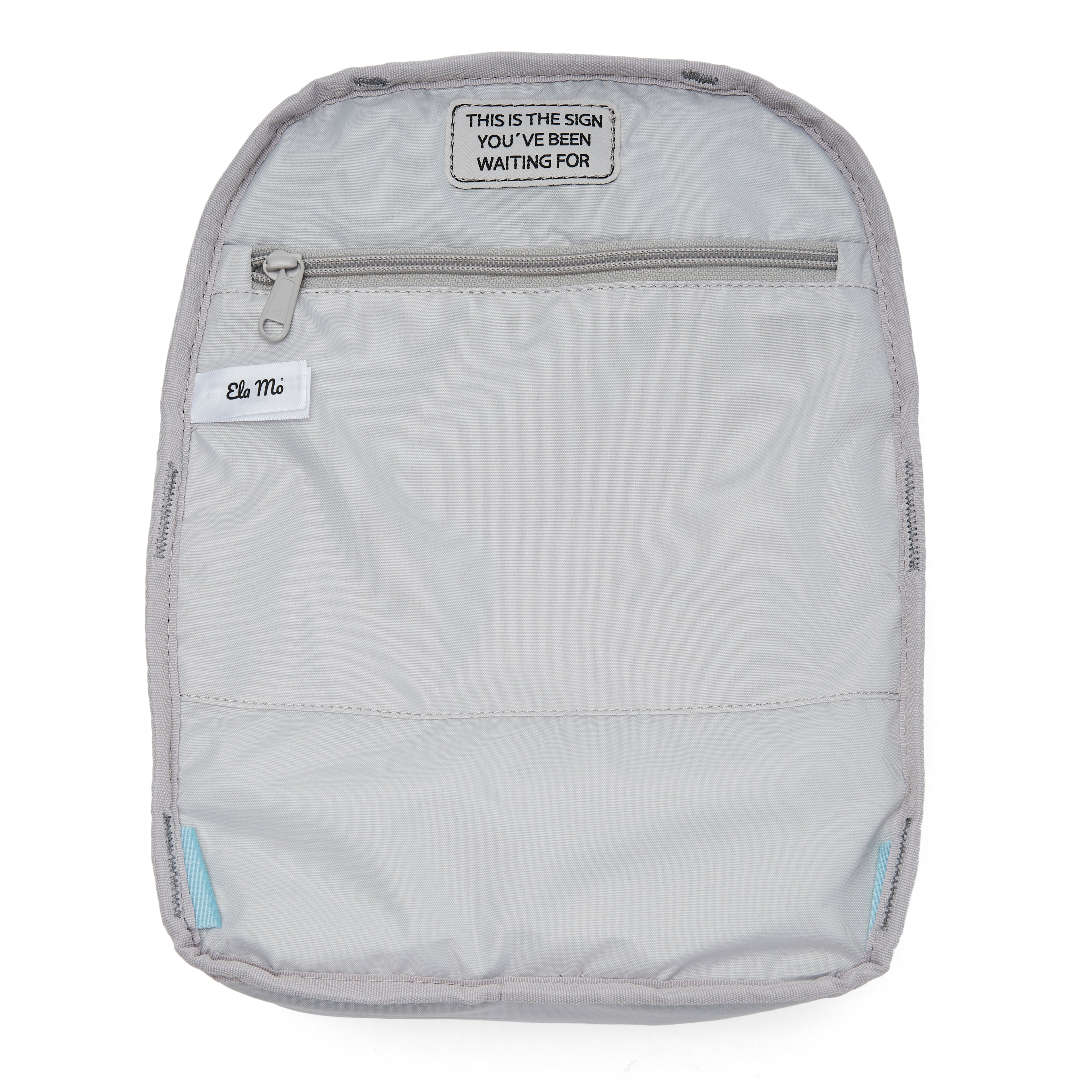 Ela Mo™ Mini Rucksack | Warm Grey. Grauer Innenbereich des Rucksacks mit Innenfach und Reißverschluss.