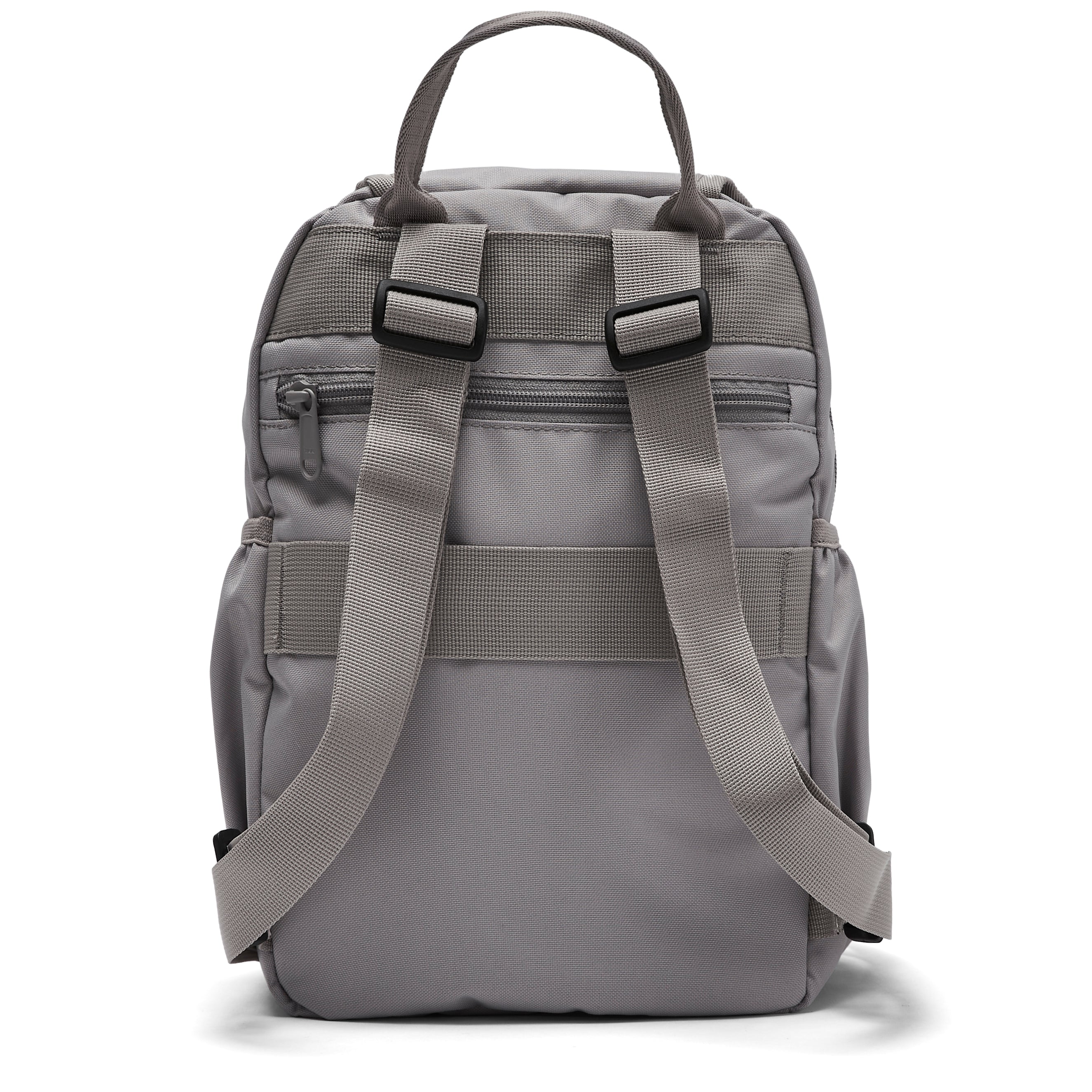 Ela Mo™ Mini Rucksack | Warm Grey. Rückseite des Rucksacks mit Schulterriemen und kleinem Außenfach auf weißem Hintergrund.