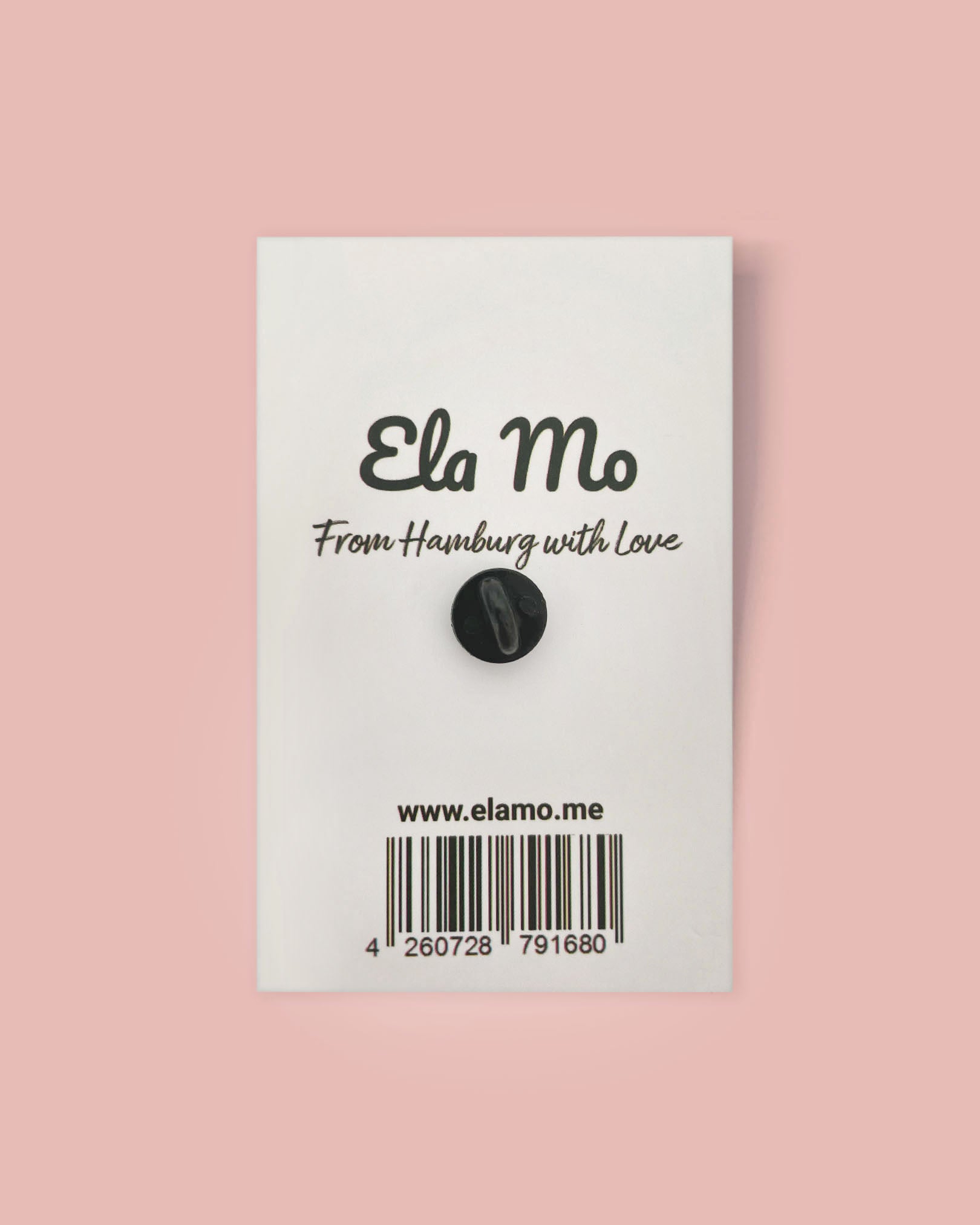 Ela Mo™ Mini Pin für Rucksäcke | Biene. Die Rückseite des kleinen Pins mit der Befestigung.