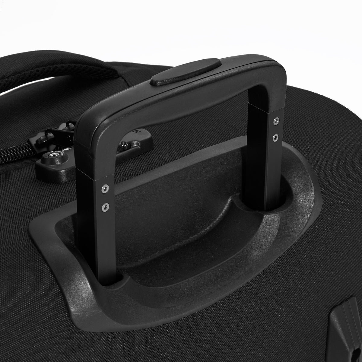 Ela Mo™ Reisetasche mit Rollen 78 Liter | Black. Zwei Tragegriffe und TSA-Schloss an der Reisetasche.