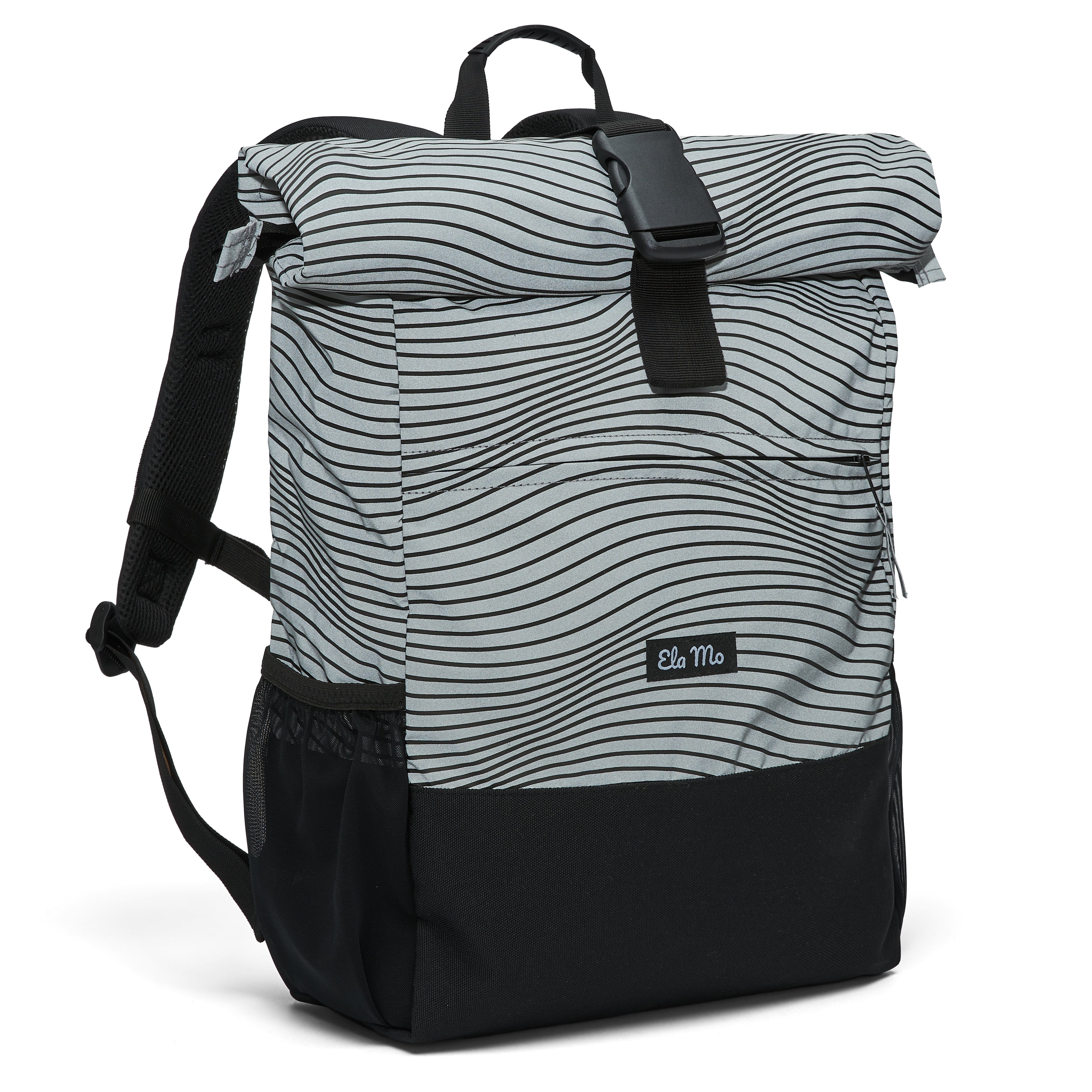 Ela Mo™ Rolltop Rucksack Night Edition | Wave. Vorderseite des Rucksacks mit Herstellerlogo.