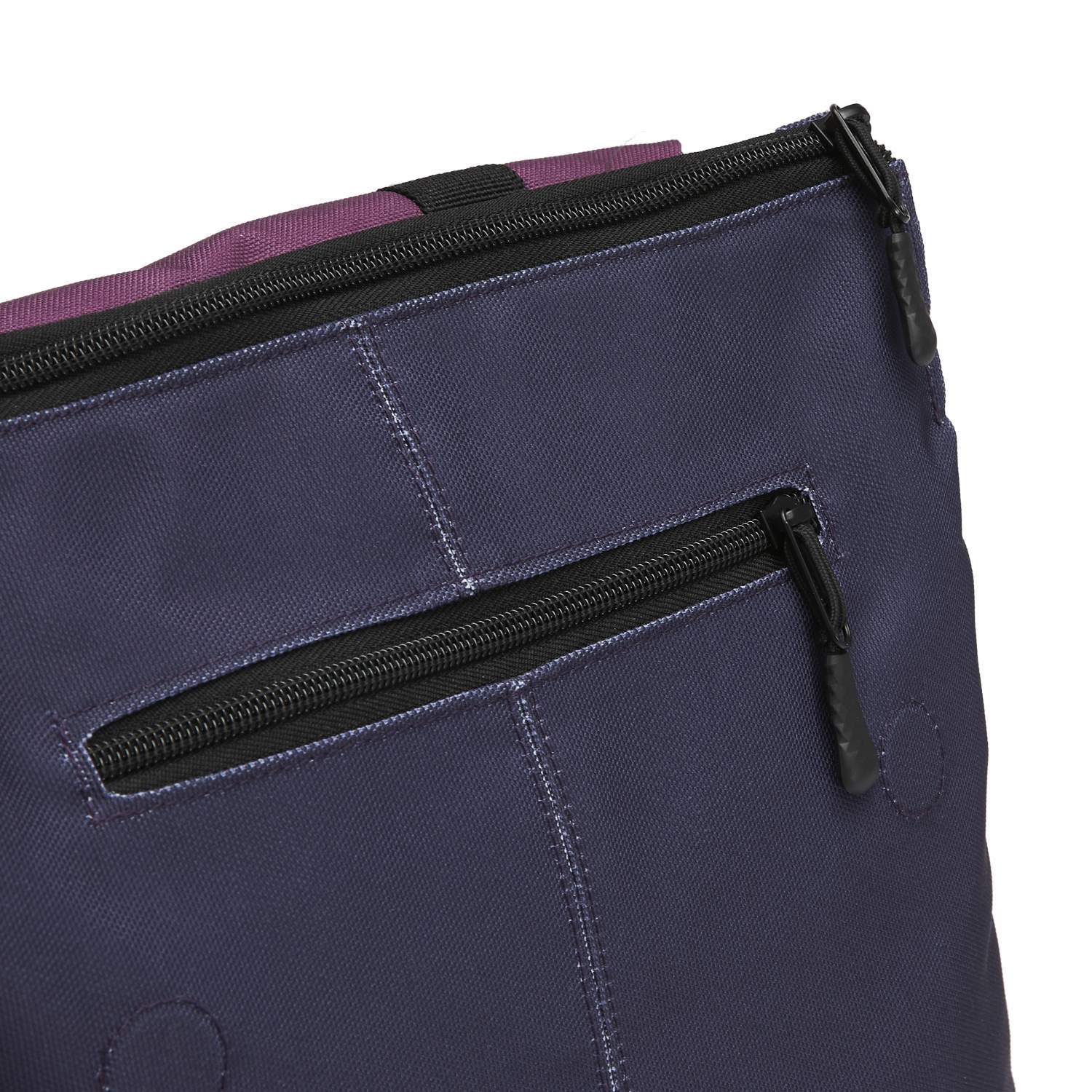 Ela Mo™ Daypack Rucksack | Berry. Oberteil des Rucksacks mit zwei Hauptfächern und Reißverschluss.