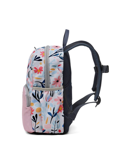 Ela Mo™ Kinderrucksack (3-6 Jahre) | Pastel Land. Ein rosa Rucksack mit floralem Muster, Seitenansicht mit Hängeschlaufen.