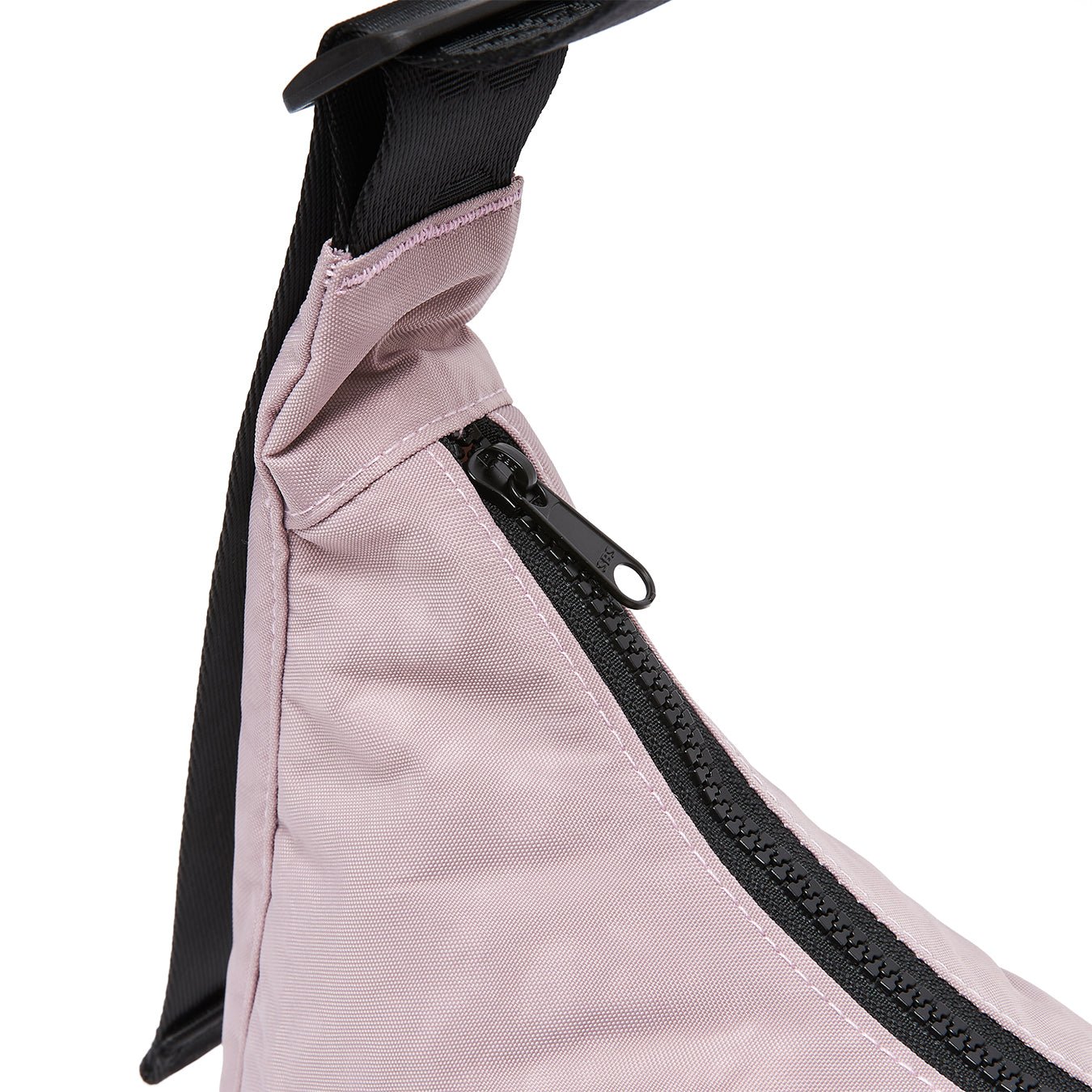 Ela Mo™ Moon Bag | Lavender.  Umhängetasche mit festem, verstellbarem Schulterriemen.