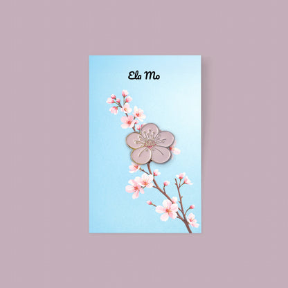 Ela Mo™ Pin für Rucksäcke | Kirschblüte