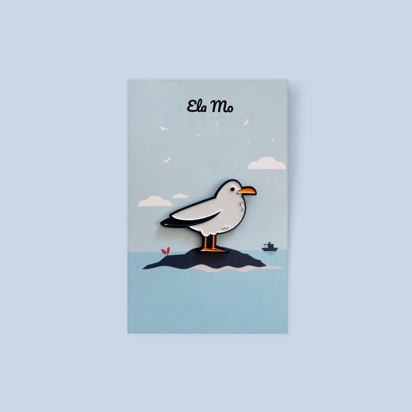 Ela Mo™ Pin für Rucksäcke - Möwe auf einer kleinen Insel