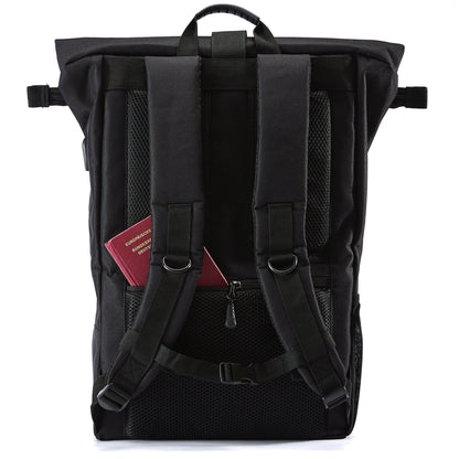 Ela Mo™ Rolltop Rucksack | Embroidery Edition Upsy Daisy. Rückseite des Rucksacks mit Schulterriemen und kleinem Außenfach.