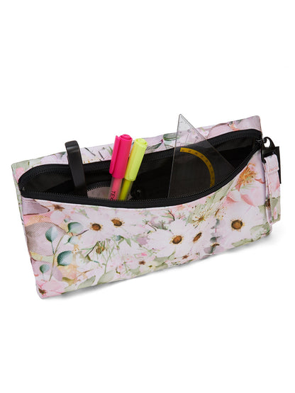 Ela Mo™ Stiftetasche | Bed Of Flowers. Die Stifttasche geöffnet, mit verschiedenen Stiften und einem Lineal darin.