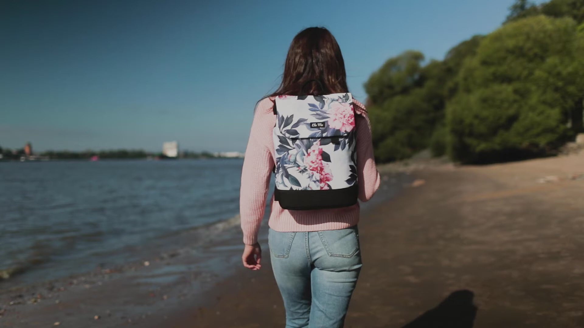 Video laden: Ela Mo™ Daypack Rucksack Video am Strand