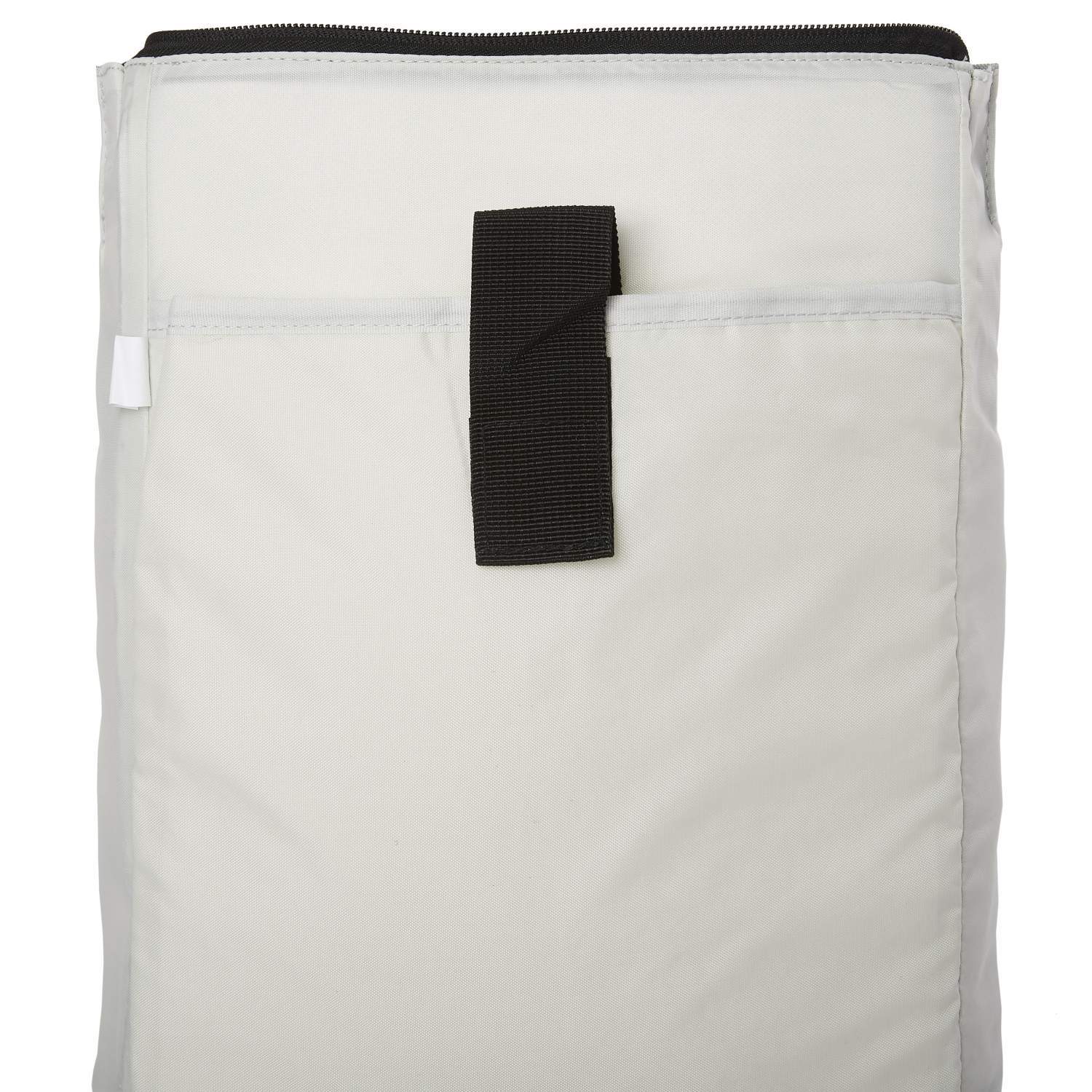 Ela Mo™ Daypack Rucksack | Berry. Innenbereich des Rucksacks mit separatem Laptopfach.