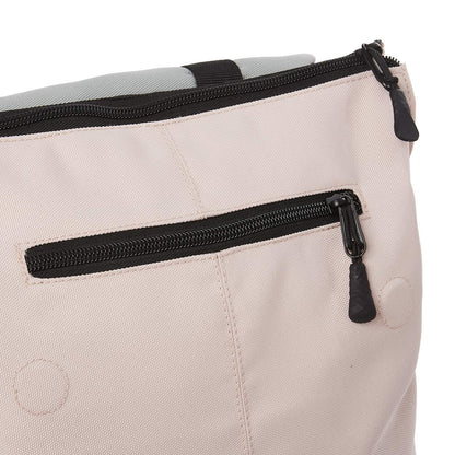 Ela Mo™ Daypack Rucksack | Rose on Rocks. Oberteil des Rucksacks mit zwei Hauptfächern und Reißverschluss.